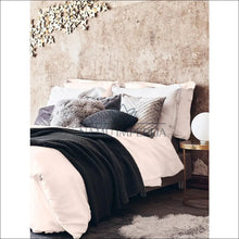 Įkelti vaizdą į galerijos rodinį, Satino pagalvės užvalkalas DI4244 - €7 color-rozine, material-medvilne, material-satinas, pagalves-uzvalkalas,
