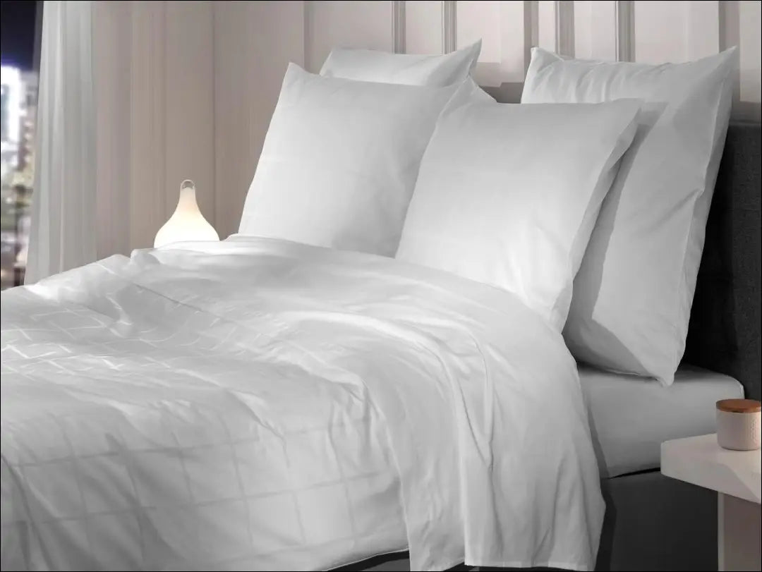 Satino patalynės komplektas (2 dalys) DI11455 - €22 Save 60% __label:Pristatymas 1-2 d.d., color-balta,