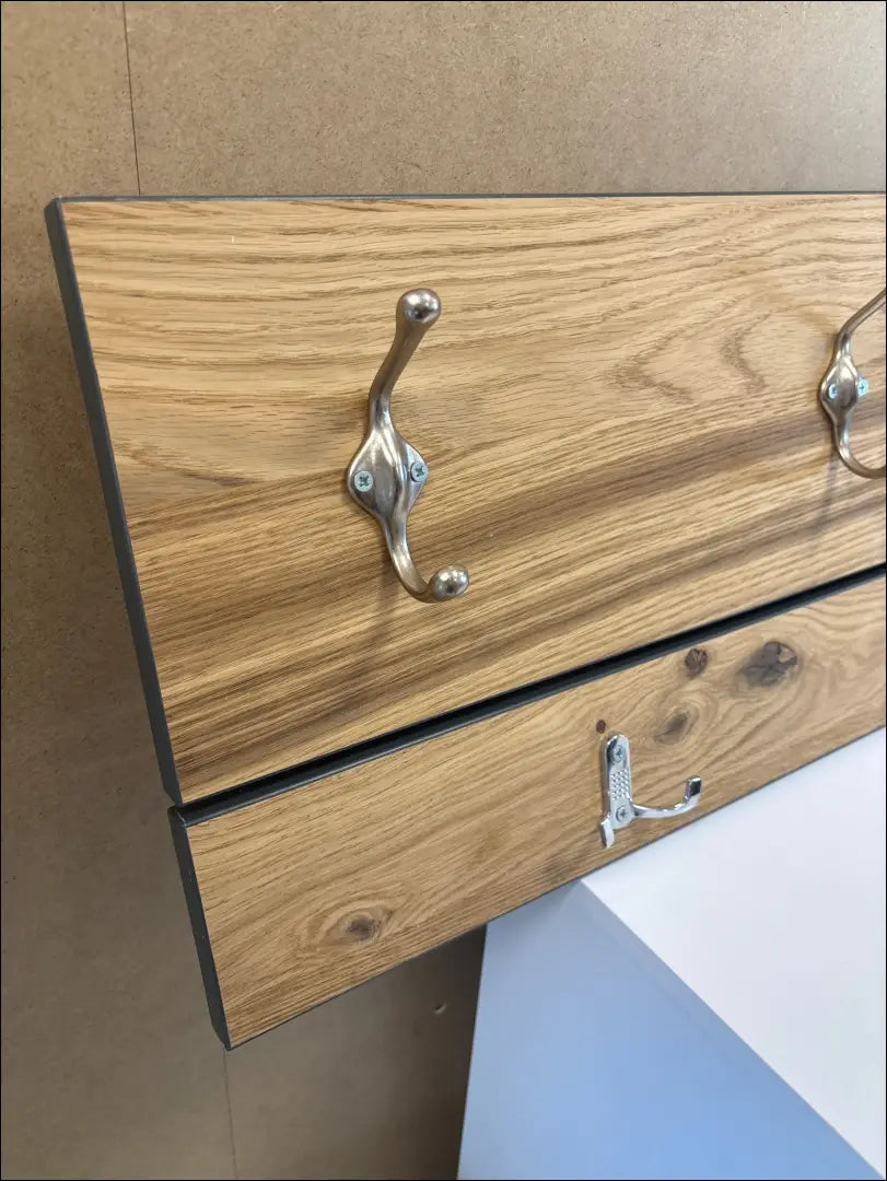 Sieninė kabykla KI1303 - €49 Save 50% 25-50, __label:Pristatymas 1-2 d.d., color-pilka, color-ruda, drabuziu-kabykla