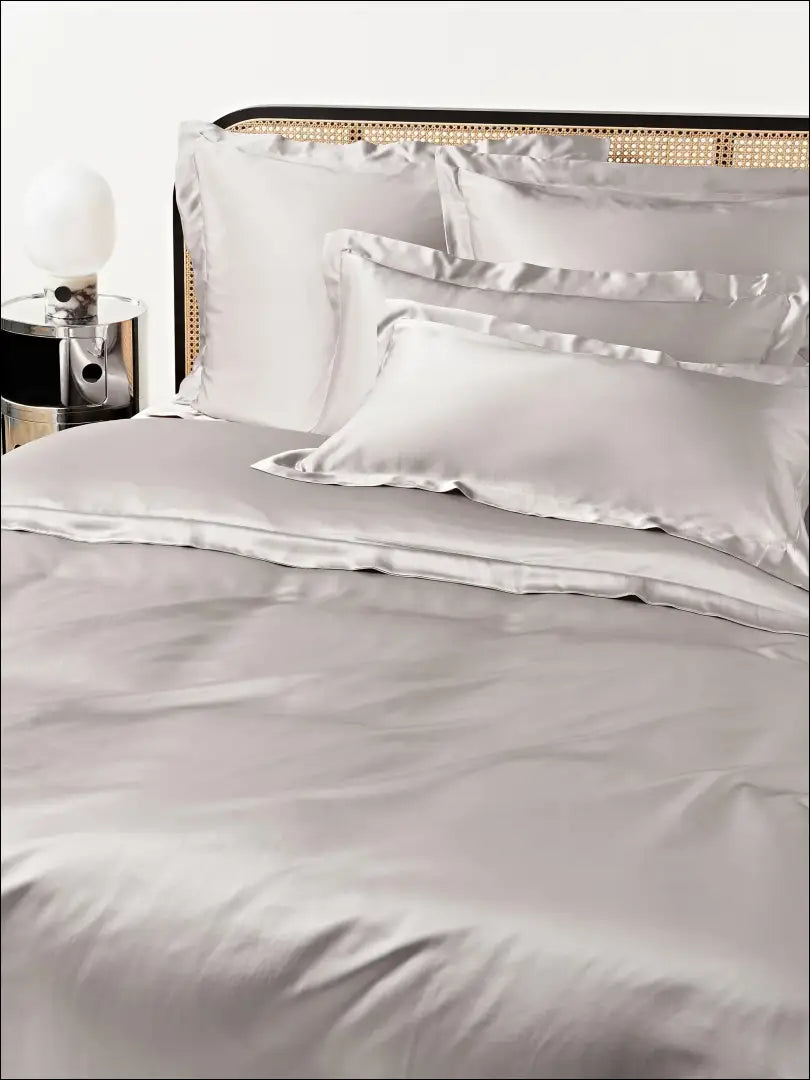 Šilkinis pagalvės užvalkalas DI9889 - €40 Save 50% 25-50, __label:Pristatymas 1-2 d.d., color-pilka, material-silkas,