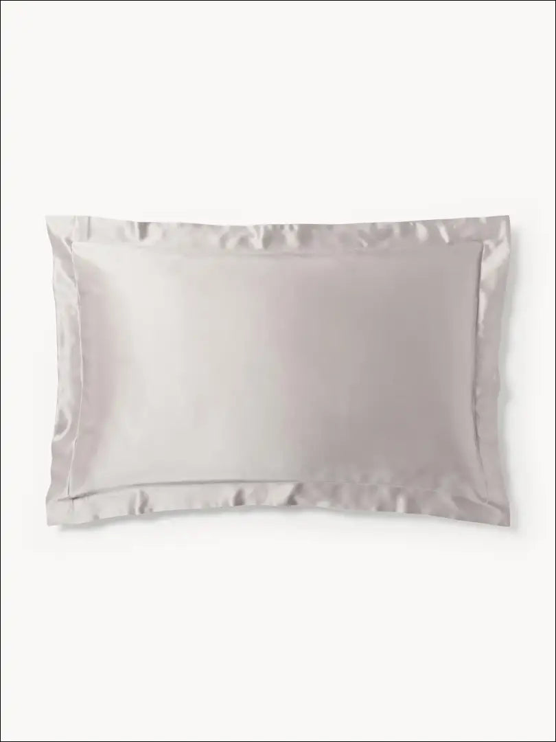 Šilkinis pagalvės užvalkalas DI9889 - €40 Save 50% 25-50, __label:Pristatymas 1-2 d.d., color-pilka, material-silkas,