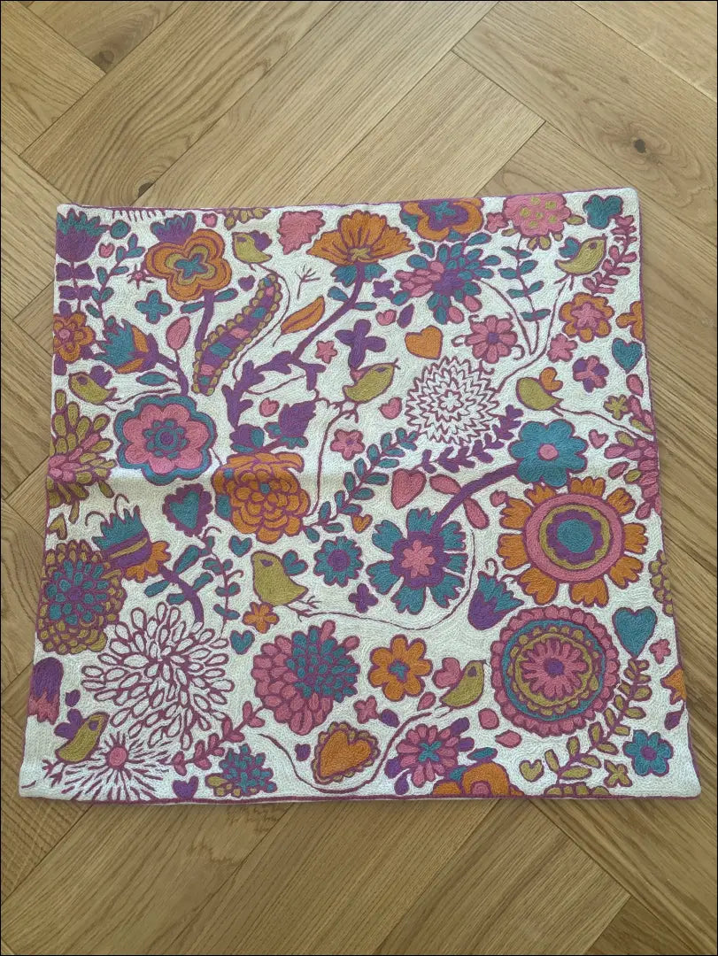 Siuvinėtas pagalvės užvalkalas DI11566 - €27 Save 55% 25-50, color-kremas, color-marga, color-margas, interjeras €25