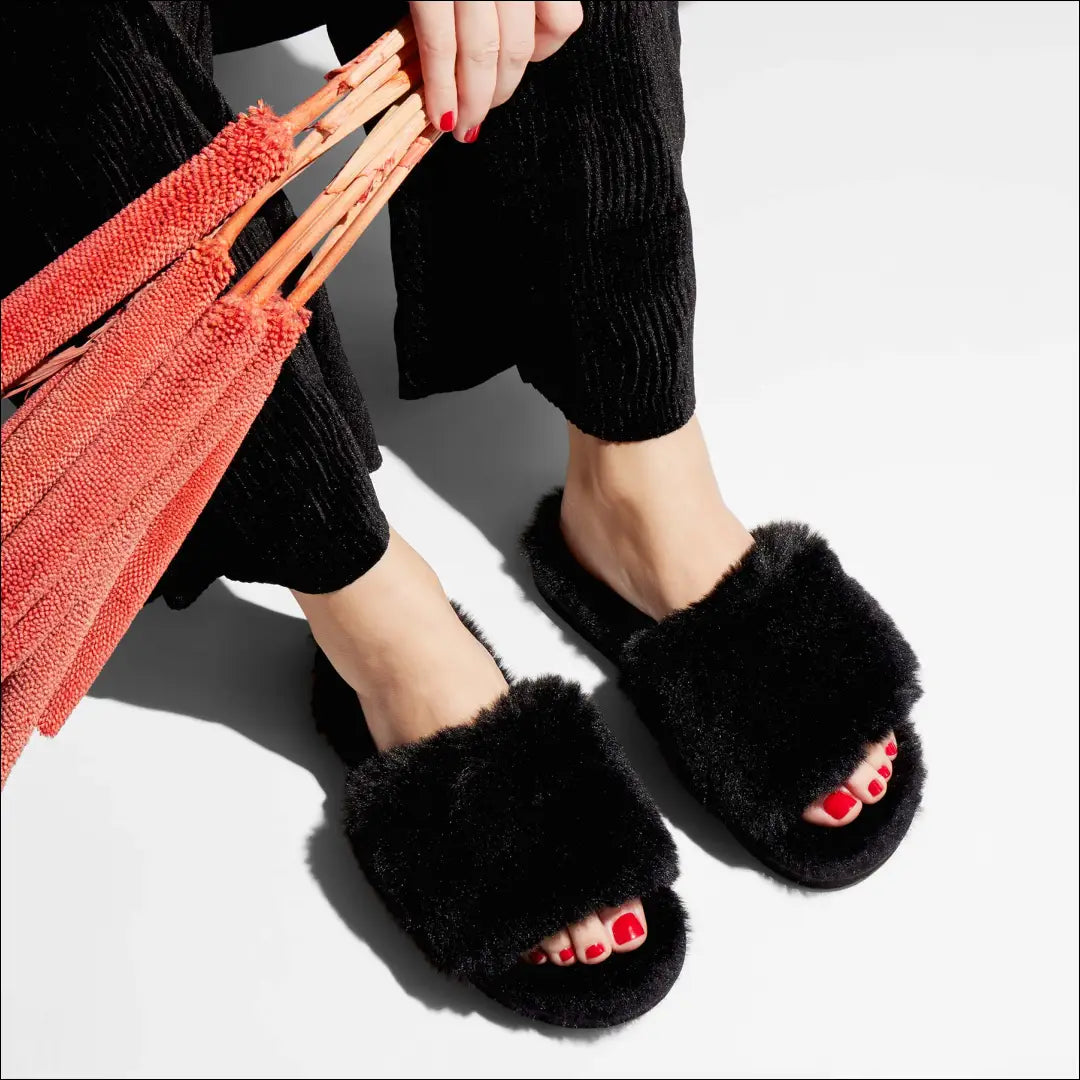 Šlepetės (36) DR124 - €23 Save 50% __label:Pristatymas 1-2 d.d., color-juoda, drabuziai, material-dirbtinis-kailis,