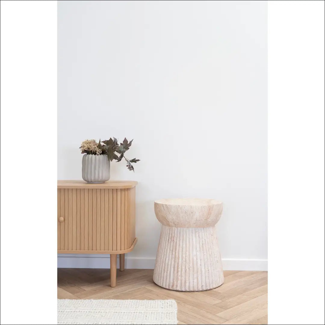 Šoninis staliukas pluoštinio molio su gofruota struktūra natūralus ø37x43 cm RD1114 - €126 Save 15% 100-200,