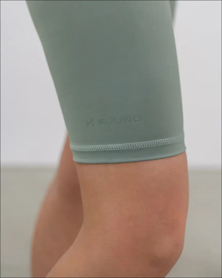 Šortai “Kuuno” DI7692 - €17 Save 65% __label:Pristatymas 1-2 d.d., color-zalia, drabuziai, material-elastanas, nailonas