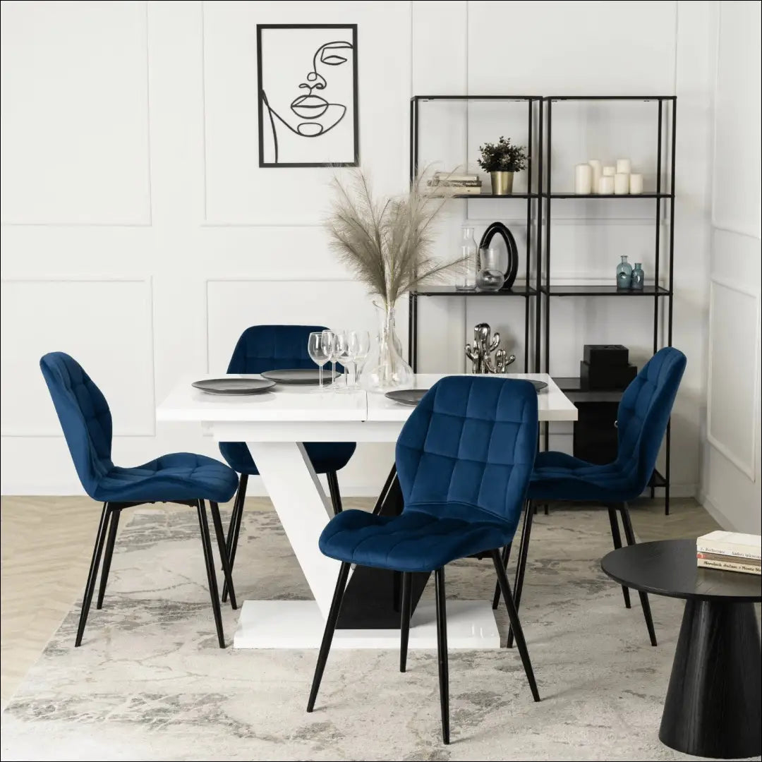 Stalo 120–160 cm juodo/balto blizgio ir 4 tamsiai mėlynų kėdžių komplektas TE2438 - €526 Save 15% __label:Pristatymas