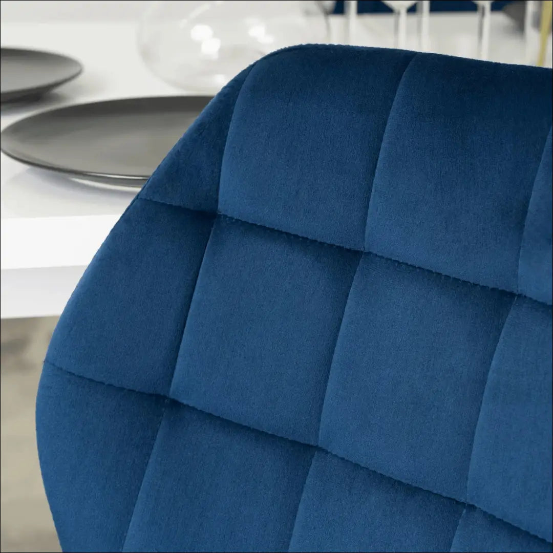 Stalo 120–160 cm juodo/balto blizgio ir 4 tamsiai mėlynų kėdžių komplektas TE2438 - €526 Save 15% __label:Pristatymas