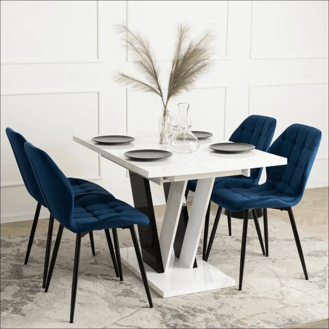 Stalo 120–160 cm juodo/balto blizgio ir 4 tamsiai mėlynų kėdžių komplektas TE2438 - €526 Save 15% __label:Pristatymas