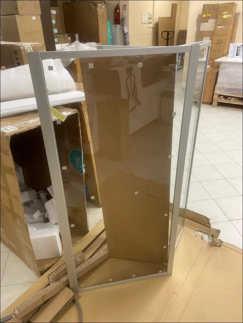 Stiklinė vonios pertvara KI890 - €225 Save 55% __label:Pristatymas 1-2 d.d., color-sidabrine, material-metalas,