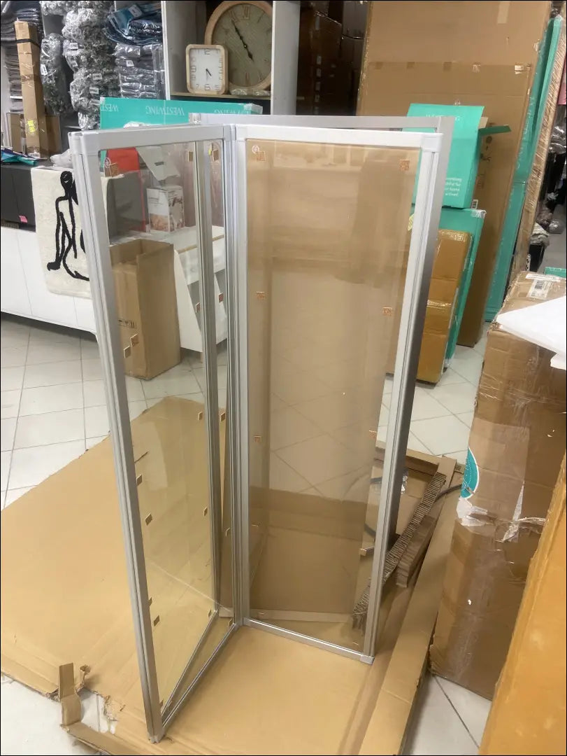 Stiklinė vonios pertvara KI890 - €225 Save 55% __label:Pristatymas 1-2 d.d., color-sidabrine, material-metalas,