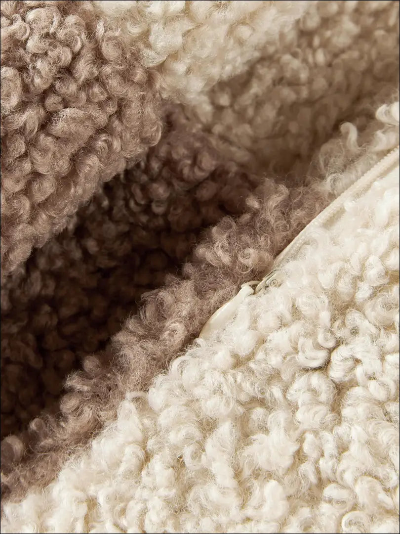 Teddy pagalvėlės užvalkalas DI9848 - €18 Save 60% __label:Pristatymas 1-2 d.d., color-ruda, color-smelio, interjeras,