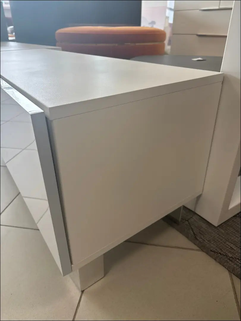 TV staliukas SI1810 - €46 Save 60% 25-50, __label:Pristatymas 1-2 d.d., color-balta, material-mediena, svetaines €25