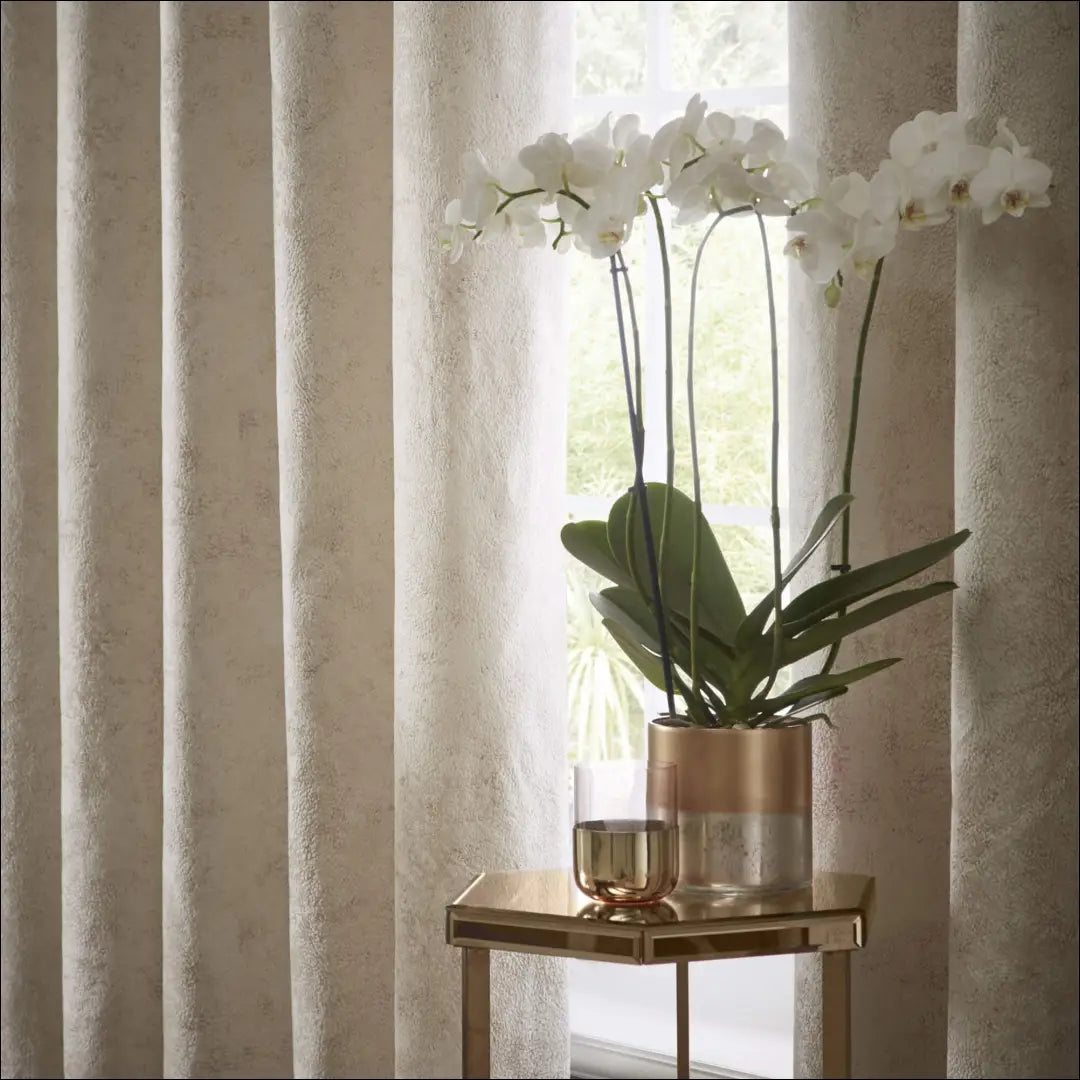 Užuolaida DI10825 - €110 Save 50% 100-200, __label:Pristatymas 1-2 d.d., color-auksine, color-kremas, material-aksomas