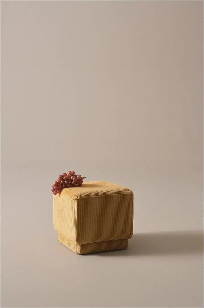 Vaikiškas pufas MI577 - €73 Save 65% 50-100, __label:Pristatymas 1-2 d.d., color-geltona, material-aksomas, minksti