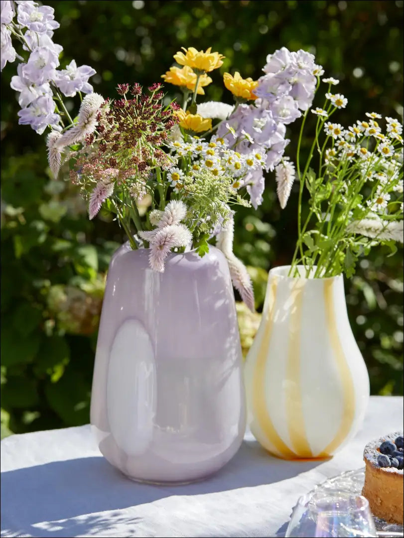 Vaza DI3328 - €12 Save 70% __label:Pristatymas 1-2 d.d., color-balta, color-geltona, interjeras, material-stiklas Iki