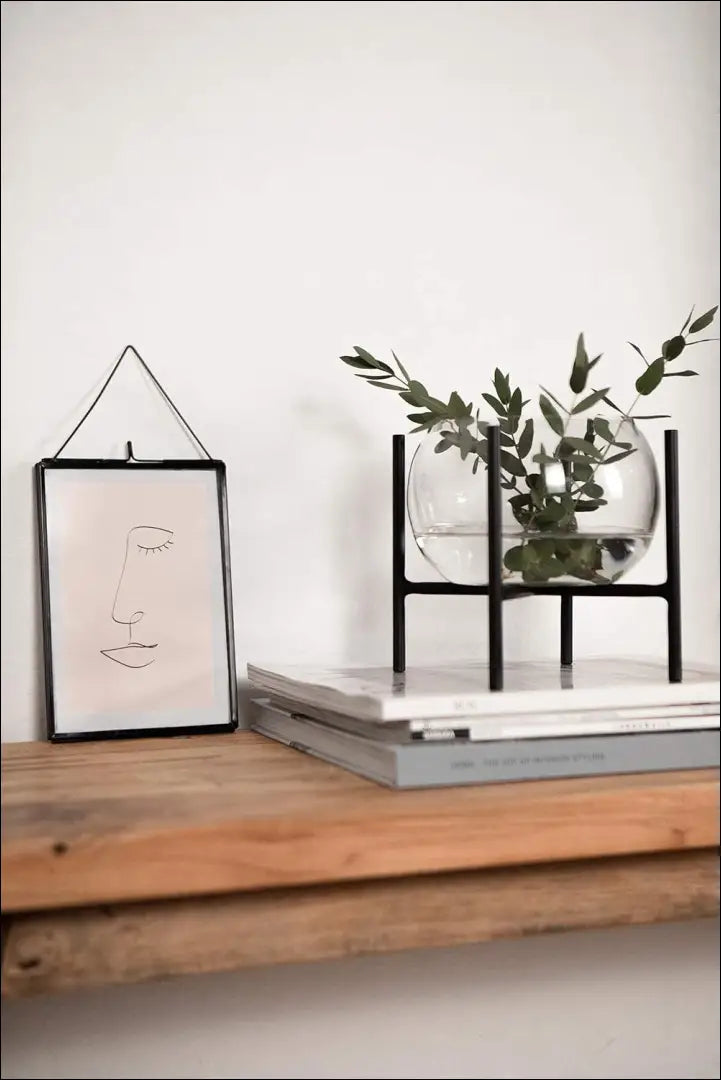 Vaza su stoveliu DI10860 - €22 Save 50% __label:Pristatymas 1-2 d.d., color-juoda, interjeras, material-metalas,