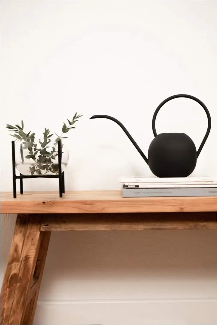 Vaza su stoveliu DI10860 - €22 Save 50% __label:Pristatymas 1-2 d.d., color-juoda, interjeras, material-metalas,