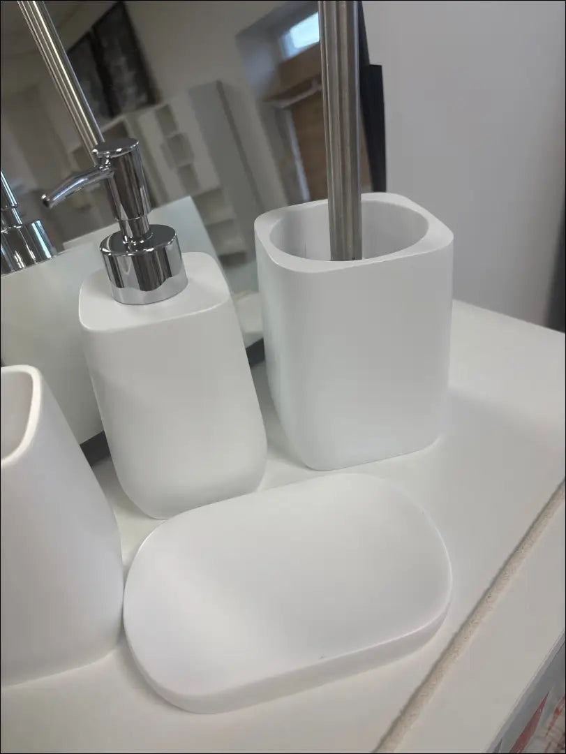 Vonios kambario aksesuarų komplektas (4 dalys) DI10907 - €28 Save 50% 25-50, __label:Pristatymas 1-2 d.d., color-balta,