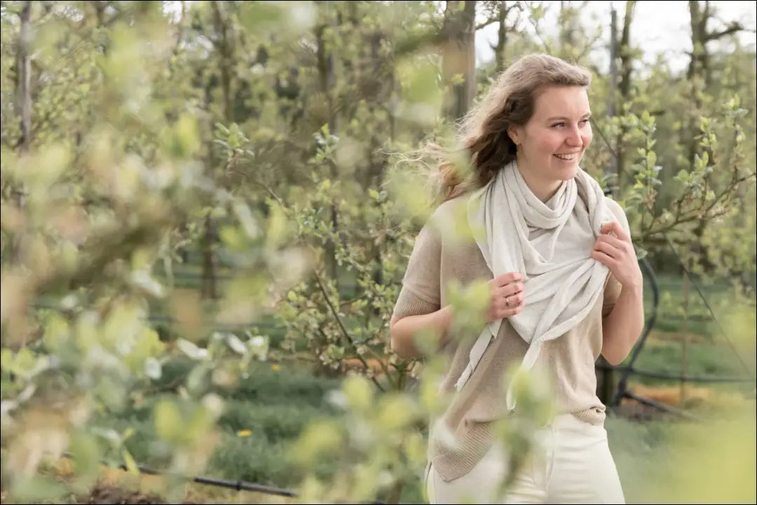 Trikampio formos šalikas DR152 - €24 Save 50% __label:Pristatymas 1-2 d.d., color-smelio, drabuziai, material-linas,