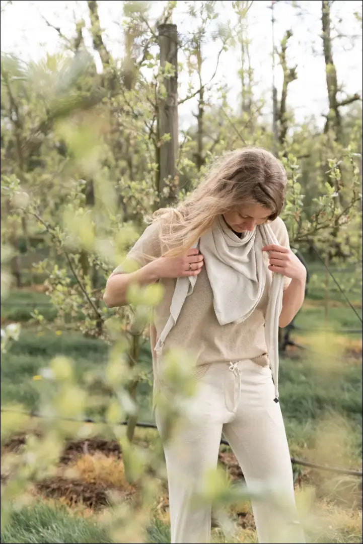 Trikampio formos šalikas DR152 - €24 Save 50% __label:Pristatymas 1-2 d.d., color-smelio, drabuziai, material-linas,