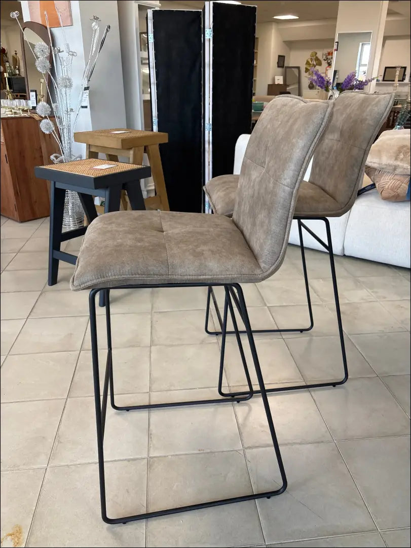 Baro kėdė VI1042 - €62 Save 50% 50-100, __label:Pristatymas 1-2 d.d., baro-kedes, color-ruda, material-dirbtine-oda €50