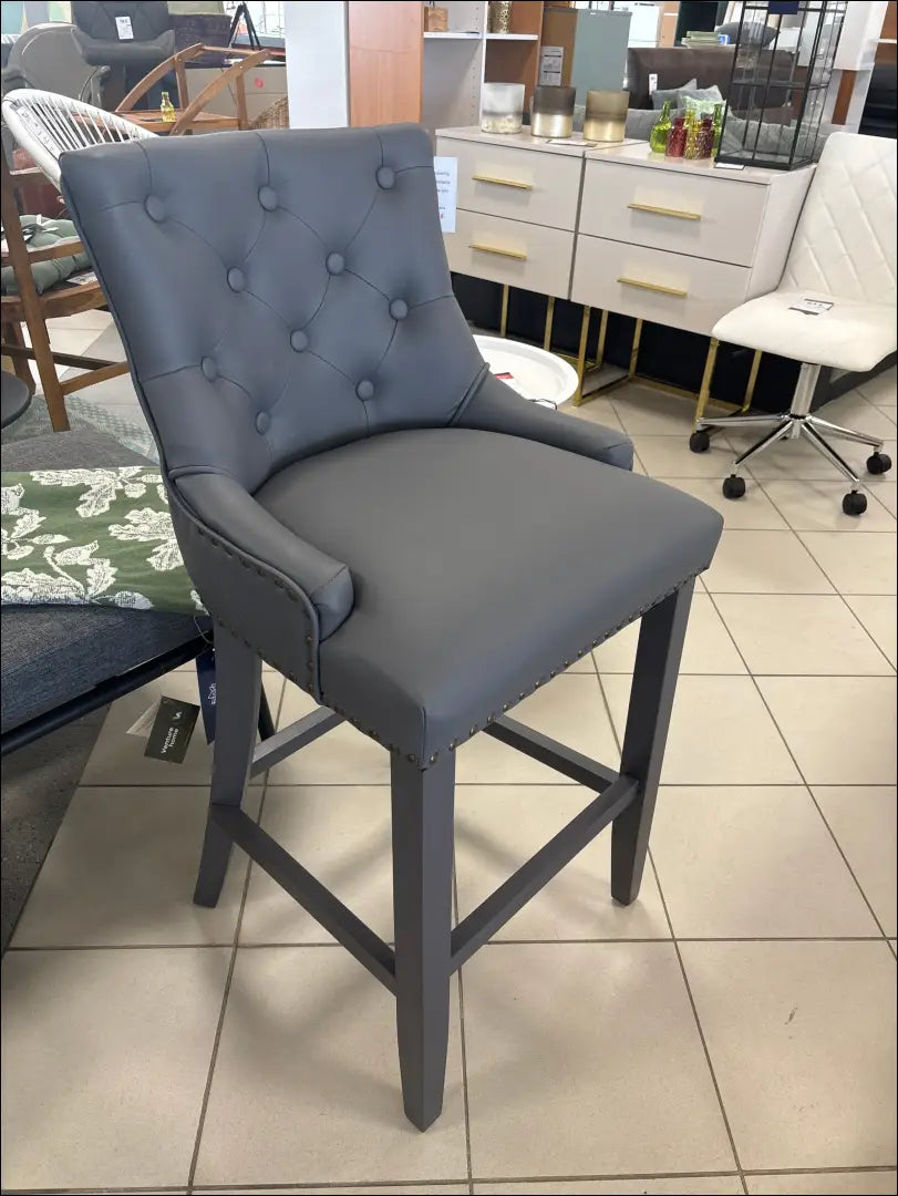 Baro kėdė VI899 - €100 Save 65% 100-200, __label:Pristatymas 1-2 d.d., color-pilka, material-dirbtine-oda, pazeistas