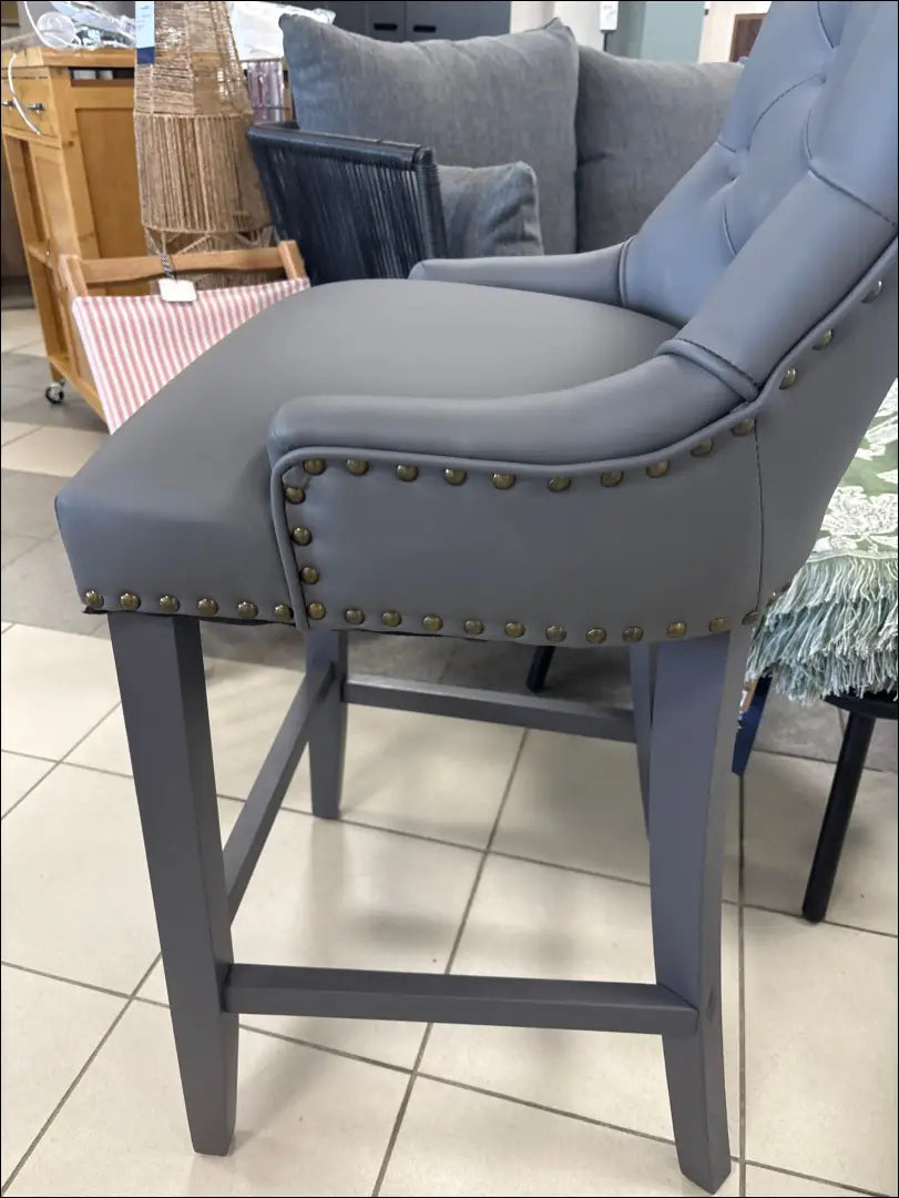 Baro kėdė VI899 - €100 Save 65% 100-200, __label:Pristatymas 1-2 d.d., color-pilka, material-dirbtine-oda, pazeistas