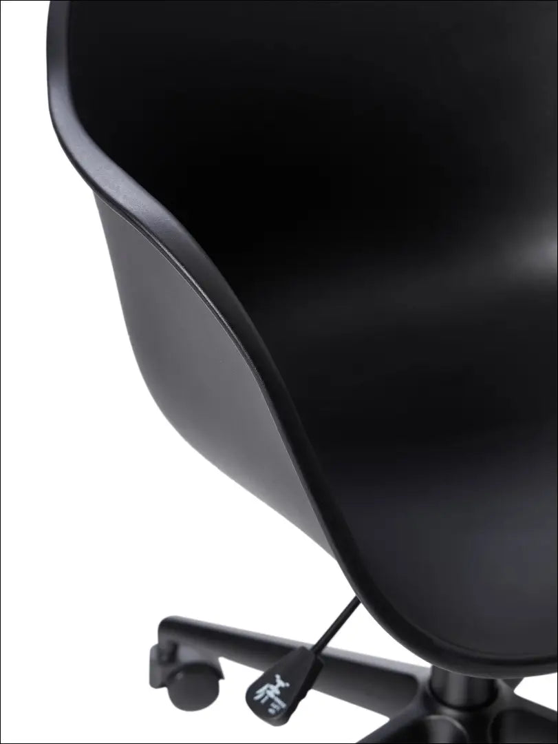 Darbo kėdė BI154 - €51 Save 70% 50-100, __label:Pristatymas 1-2 d.d., biuro-baldai, biuro-kedes, color-juoda €50