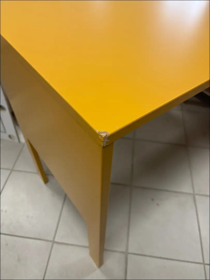 Darbo stalas BI280 - €30 25-50, __label:Pristatymas 1-2 d.d., color-geltona, material-mediena, pazeistas €25 to €50