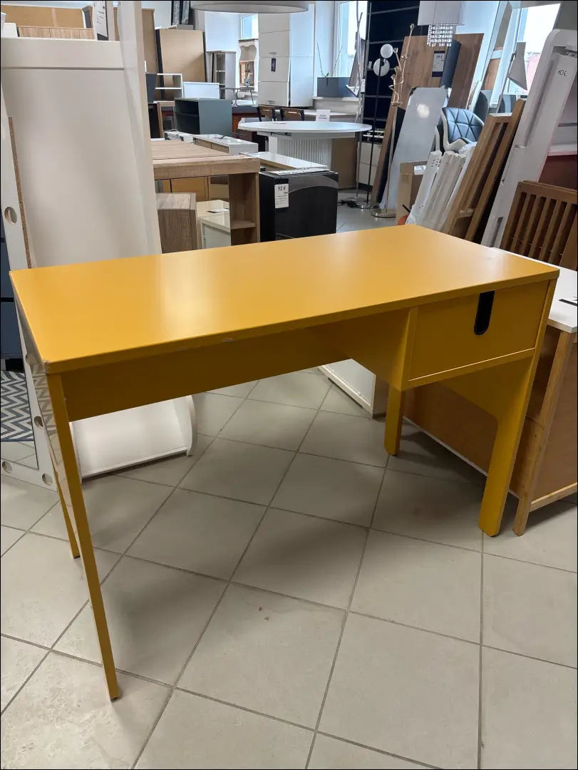 Darbo stalas BI280 - €30 25-50, __label:Pristatymas 1-2 d.d., color-geltona, material-mediena, pazeistas €25 to €50