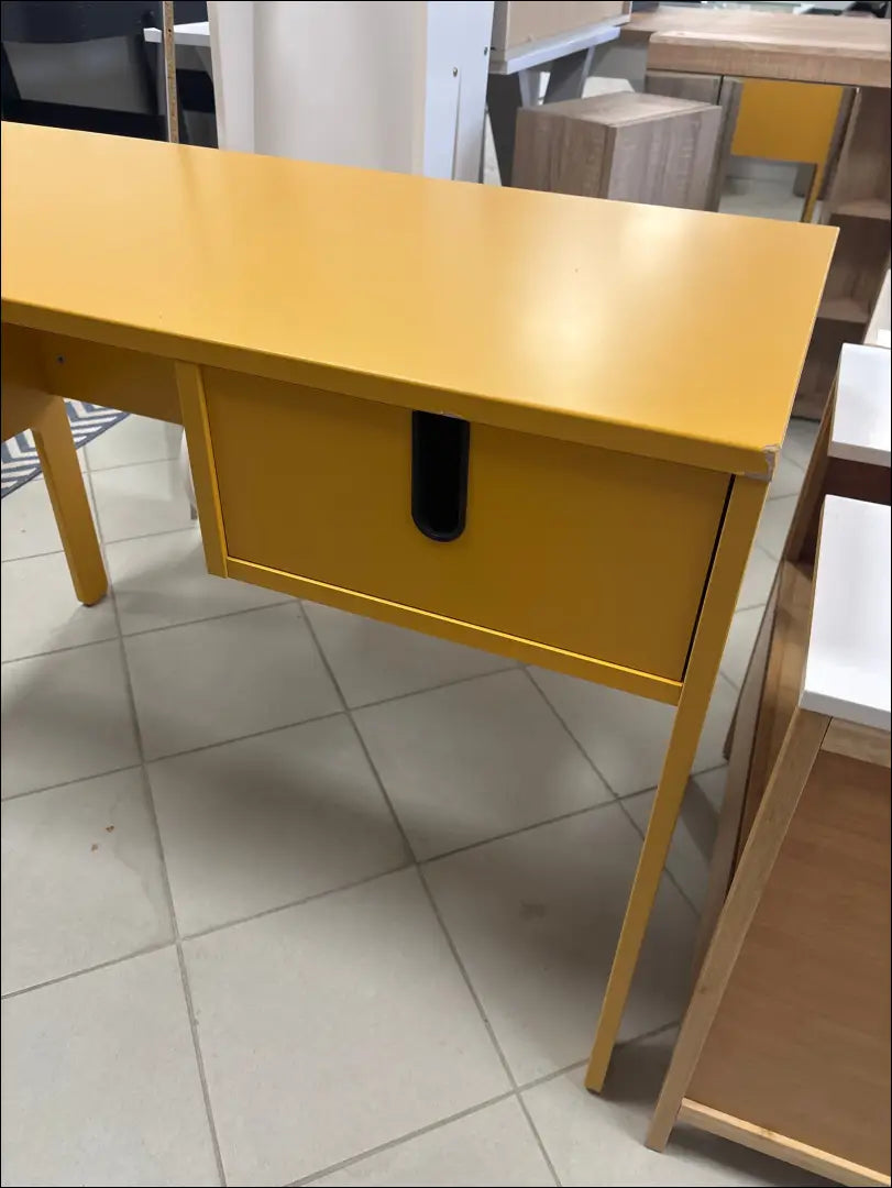 Darbo stalas BI280 - €30 25-50, __label:Pristatymas 1-2 d.d., color-geltona, material-mediena, pazeistas €25 to €50