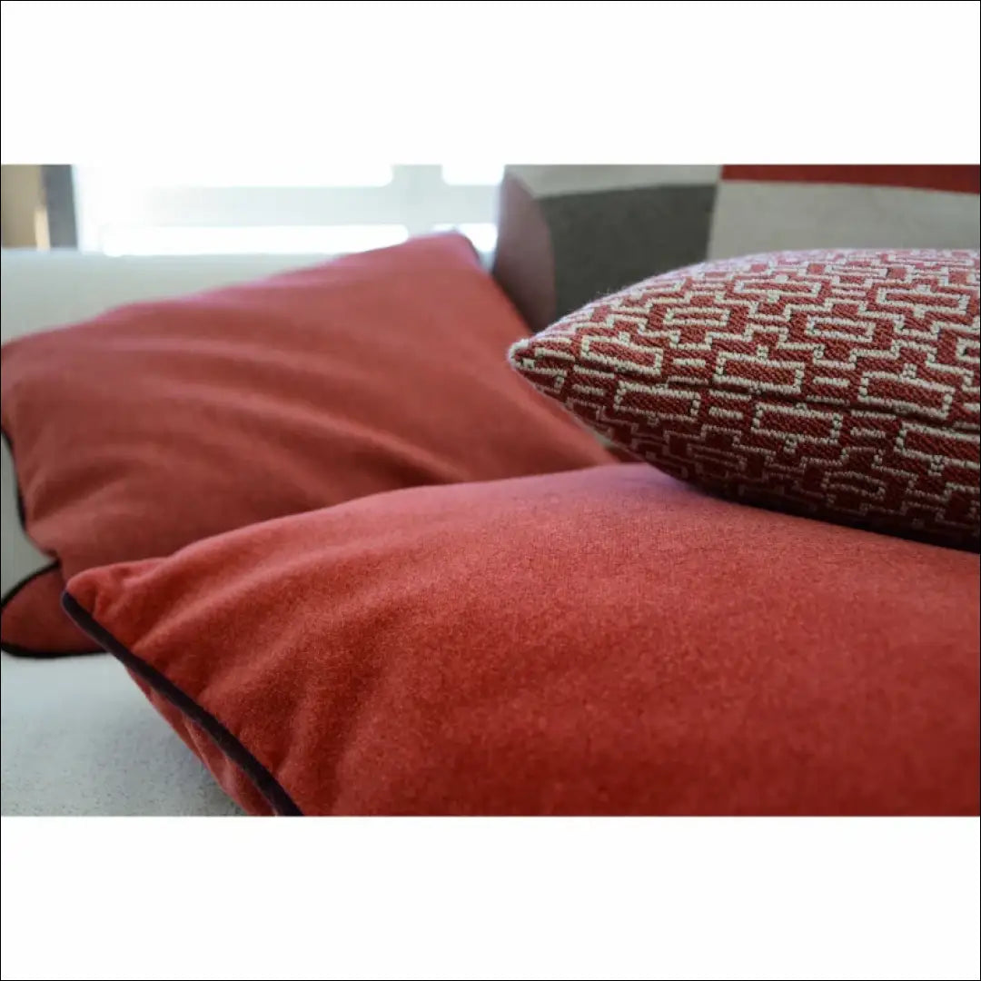 Dekoratyvinė aksominė pagalvėlė DI10263 - €30 Save 55% 25-50, __label:Pristatymas 1-2 d.d., color-raudona, interjeras,