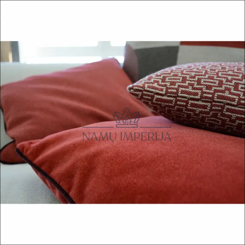 Dekoratyvinė aksominė pagalvėlė DI10263 - €34 Save 50% 25-50, __label:Pristatymas 1-2 d.d., color-raudona, interjeras,