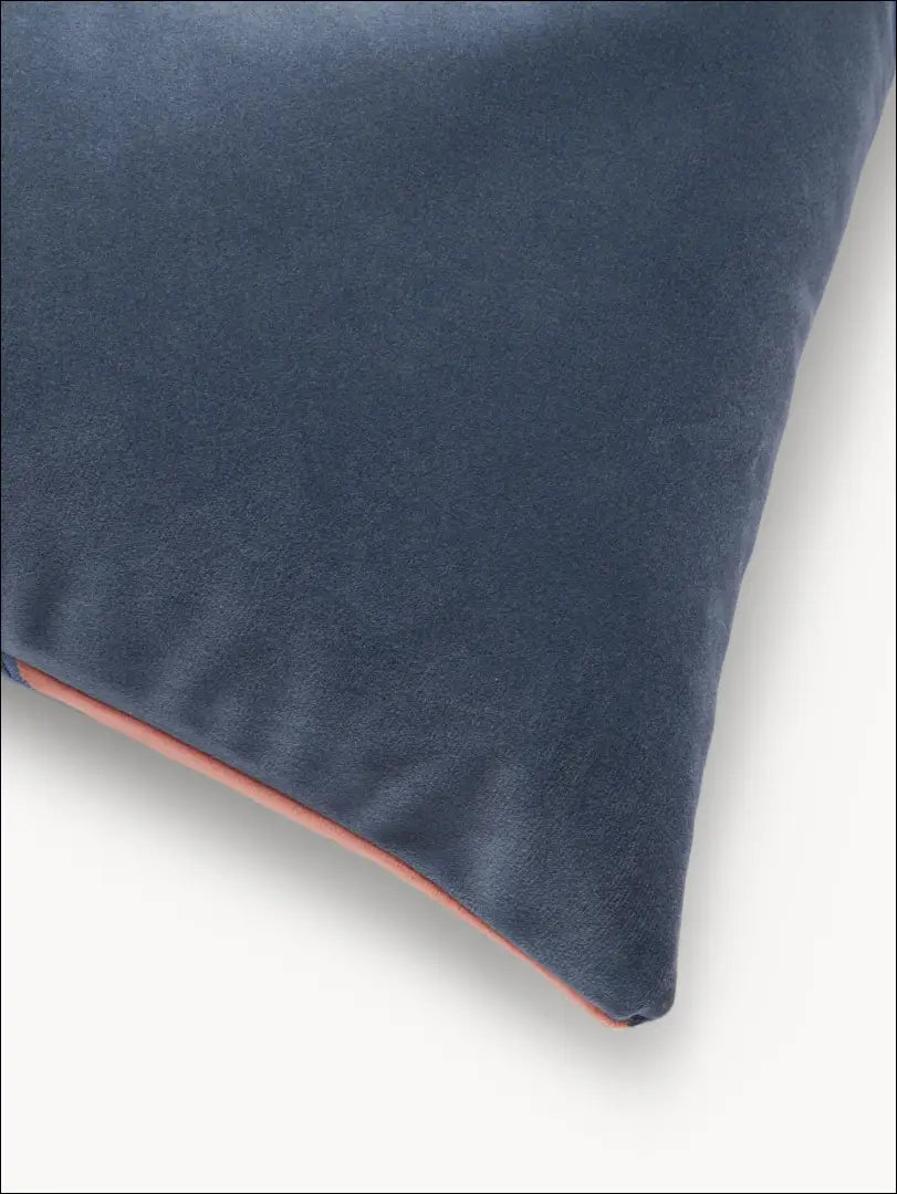 Dekoratyvinė aksominė pagalvėlė DI4275 - €11 Save 55% __label:Pristatymas 1-2 d.d., color-melyna, color-raudona,