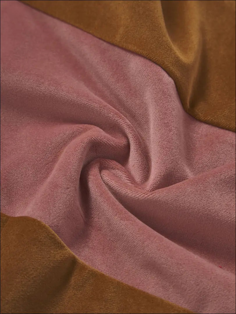 Dekoratyvinė aksominė pagalvėlė DI4327 - €11 Save 55% __label:Pristatymas 1-2 d.d., color-rozine, color-ruda,