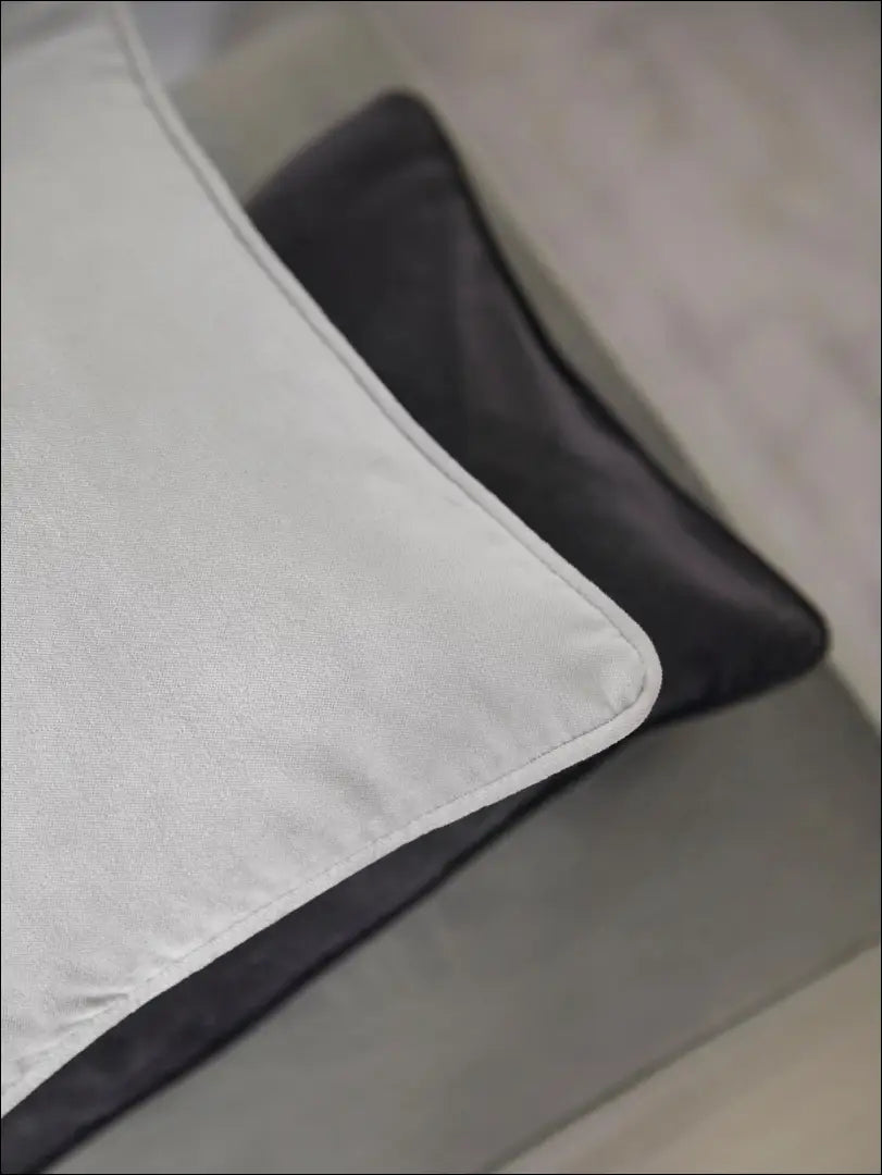 Dekoratyvinė aksominė pagalvėlė DI4348 - €9 Save 50% __label:Pristatymas 1-2 d.d., color-pilka, interjeras,