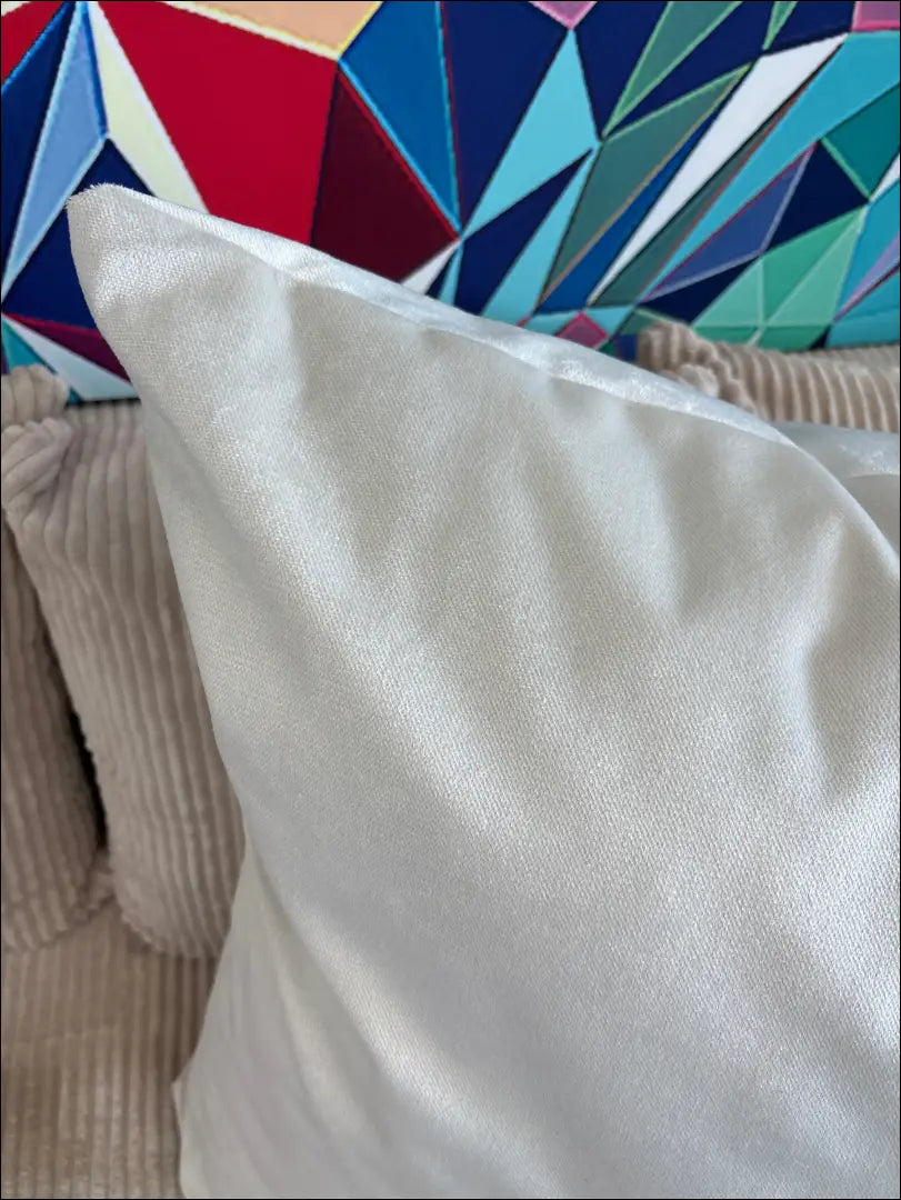 Dekoratyvinė pagalvė DI12296 - €16 Save 50% __label:Pristatymas 1-2 d.d., color-kremas, interjeras, material-aksomas,