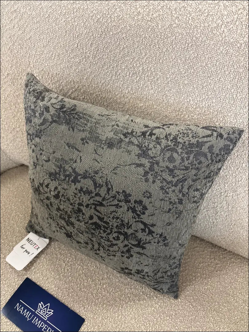 Dekoratyvinė pagalvėlė DI10012 - €9 Save 55% __label:Pristatymas 1-2 d.d., color-pilka, interjeras, material-akrilas,