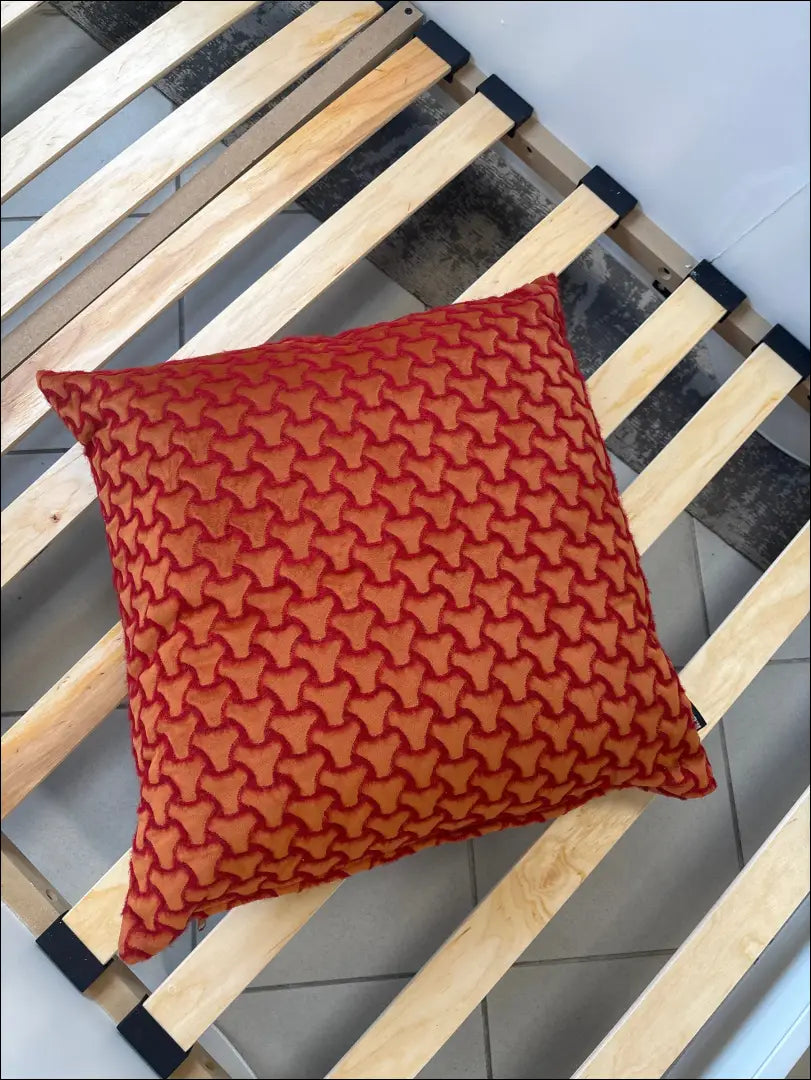 Dekoratyvinė pagalvėlė DI10233 - €19 Save 55% __label:Pristatymas 1-2 d.d., color-oranzine, color-raudona, interjeras,