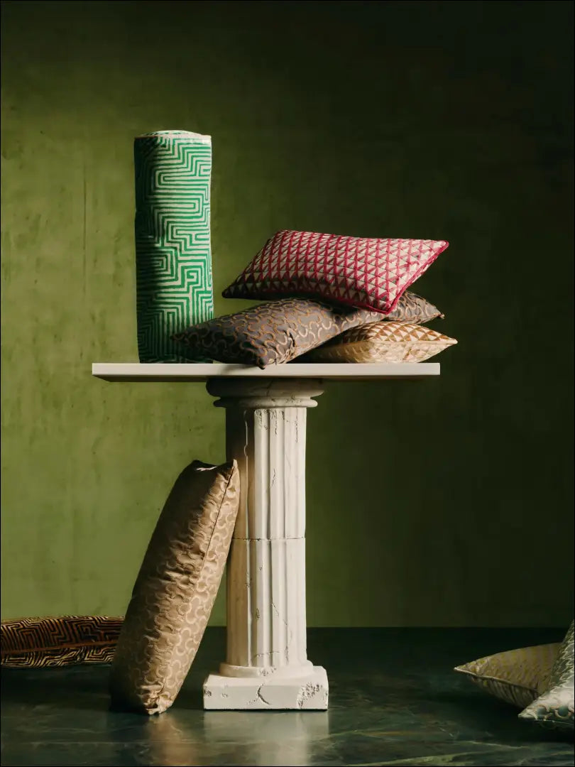 Dekoratyvinė pagalvėlė DI11282 - €80 Save 50% 50-100, __label:Pristatymas 1-2 d.d., color-auksine, color-ruda,