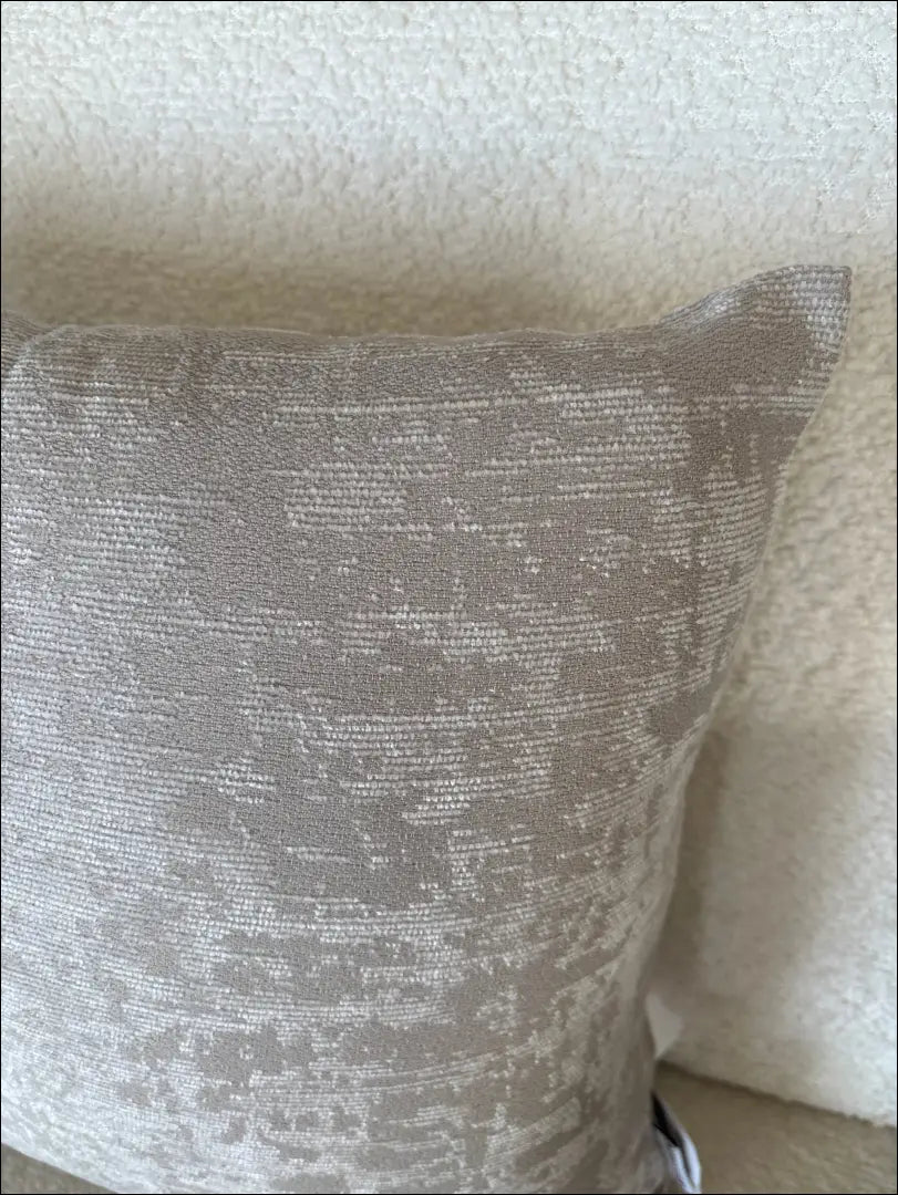 Dekoratyvinė pagalvėlė DI11425 - €12 Save 50% __label:Pristatymas 1-2 d.d., color-kremas, color-smelio, interjeras,