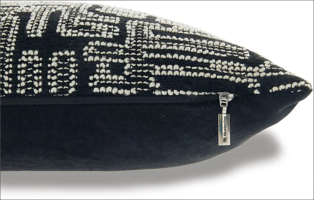 Dekoratyvinė pagalvėlė DI12328 - €22 Save 50% __label:Pristatymas 1-2 d.d., color-juoda, interjeras, material-akrilas,