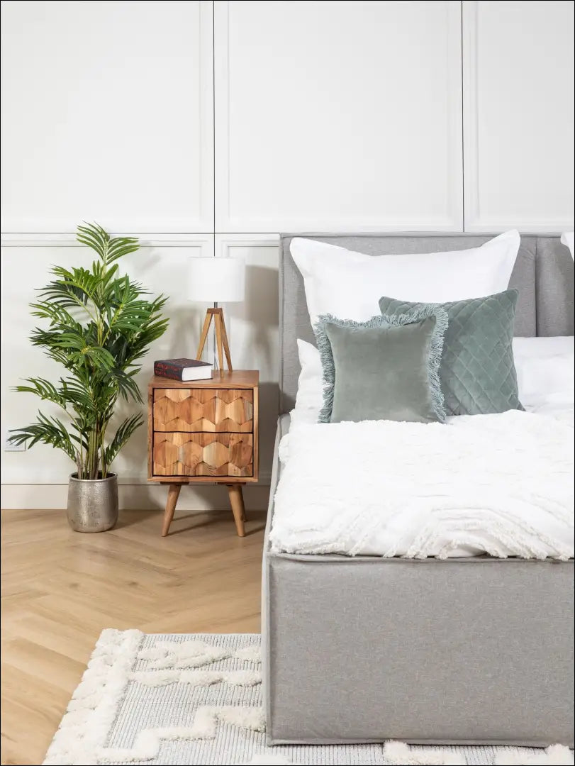 Dekoratyvinė pagalvėlė DI4264 - €13 Save 55% __label:Pristatymas 1-2 d.d., color-zalia, interjeras, material-aksomas,