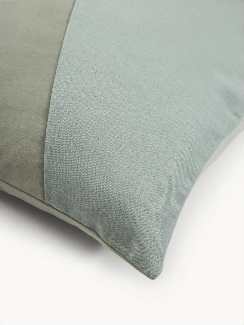 Dekoratyvinė pagalvėlė DI4300 - €12 Save 55% __label:Pristatymas 1-2 d.d., color-zalia, interjeras, material-aksomas,
