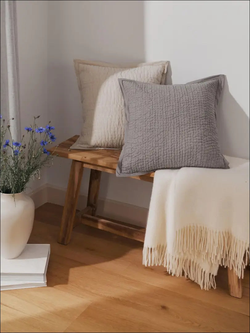 Dekoratyvinė pagalvėlė DI4331 - €15 Save 50% __label:Pristatymas 1-2 d.d., color-pilka, interjeras, material-medvilne,