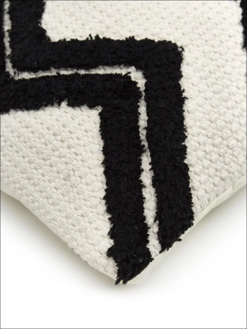 Dekoratyvinė pagalvėlė DI4449 - €13 Save 55% __label:Pristatymas 1-2 d.d., color-juoda, color-kremas, interjeras,