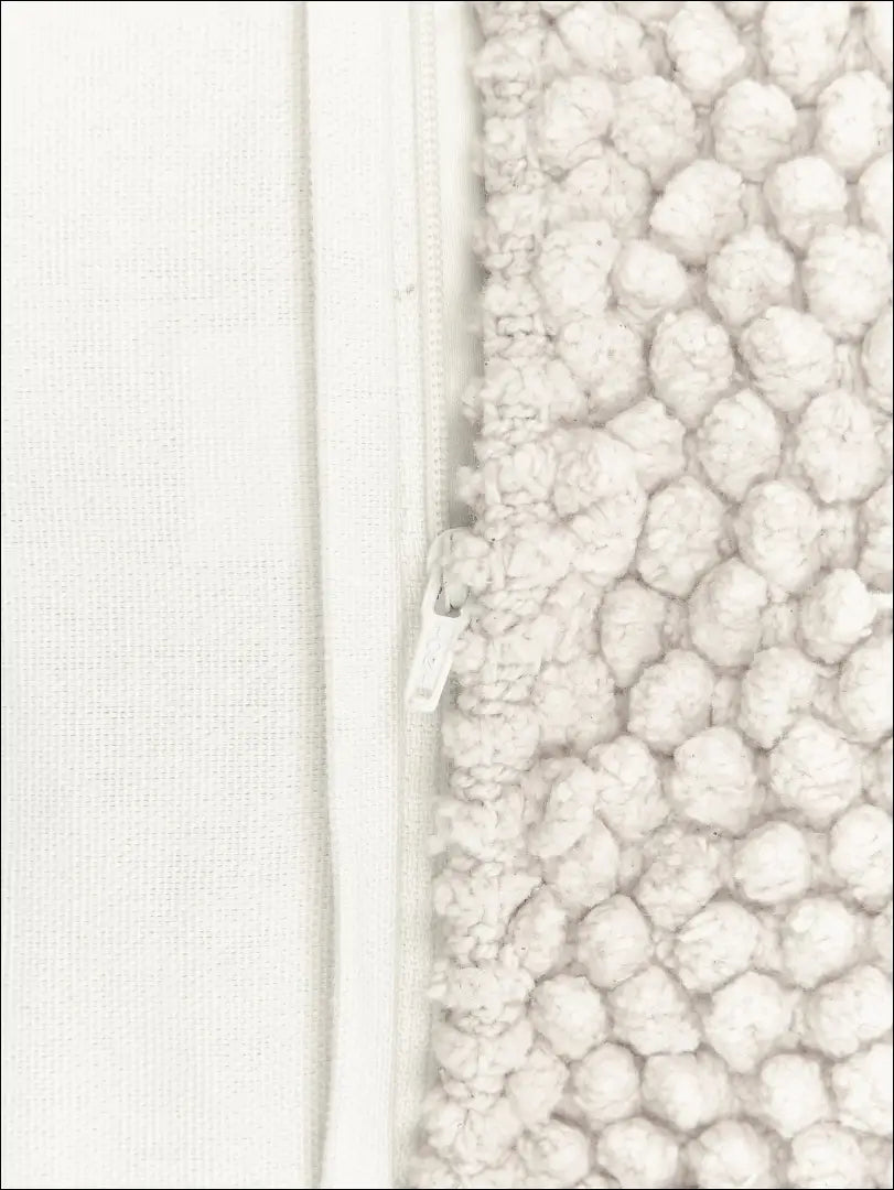 Dekoratyvinė pagalvėlė DI5495 - €11 Save 50% __label:Pristatymas 1-2 d.d., color-kremas, interjeras, material-medvilne,