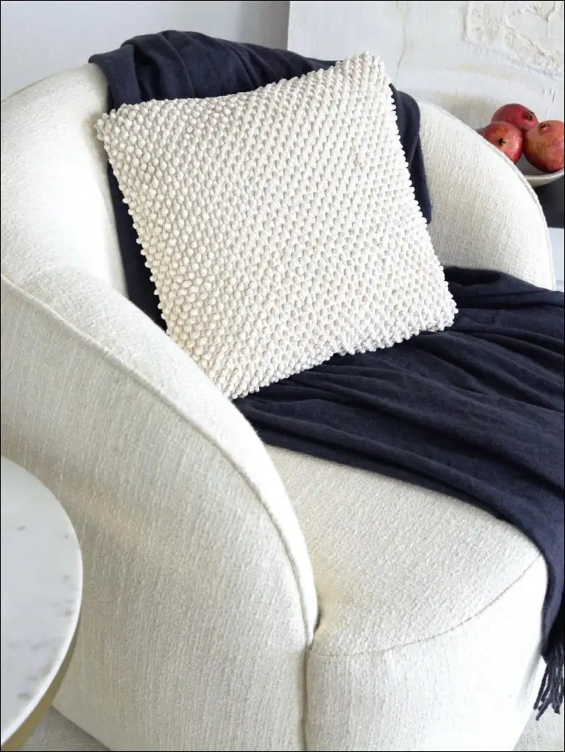 Dekoratyvinė pagalvėlė DI5495 - €11 Save 50% __label:Pristatymas 1-2 d.d., color-kremas, interjeras, material-medvilne,