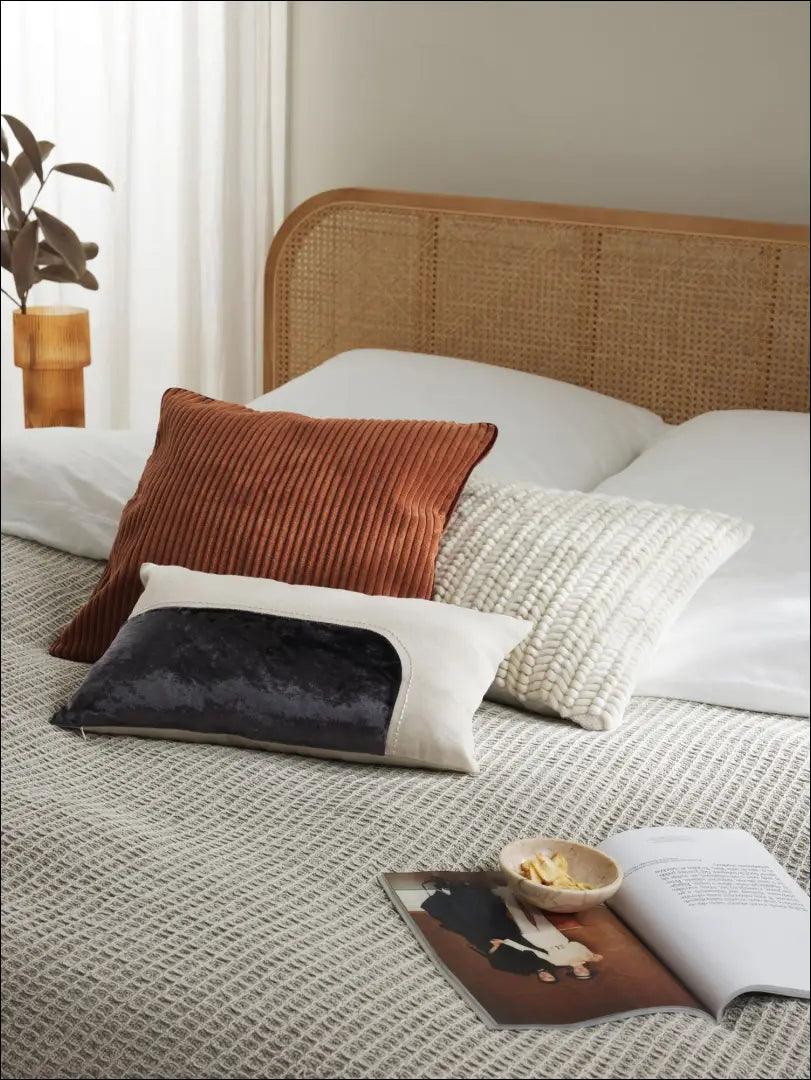 Dekoratyvinė pagalvėlė DI5507 - __label:Pristatymas 1-2 d.d., color-pilka, color-smelio, interjeras, material-aksomas