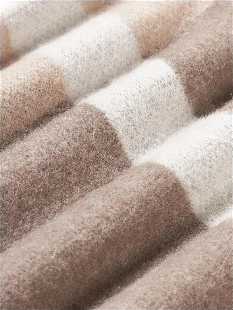 Dekoratyvinė pagalvėlė DI6061 - €29 Save 55% 25-50, __label:Pristatymas 1-2 d.d., color-balta, color-ruda, color-smelio